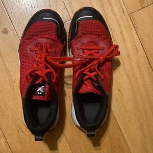 Under armor boys sneakers size 5 youth